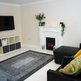 3 BED new build home with FREE parking BHX NEC HS2 CONTRACTORS FAMILIES, hotel u gradu Solihal