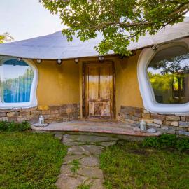 Clay House Banya, hotel in Banya