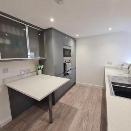 Perfect Location 3 Bed Serviced apartment with Bike Storage for BPW. Close to Brecon Beacons