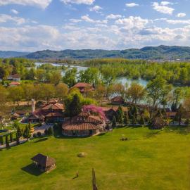 B&B Etno Village Sunčana Reka，巴尼亞科維利亞查的飯店