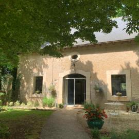 The Stables Gite at Chateau Mas de Pradié, hotel em Foissac