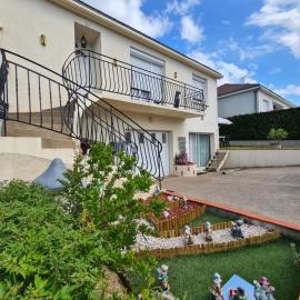 2 logements séparés 2 et 5 couchages au Rez-de-Chaussée à Chambretaud, 5 min Puy du Fou