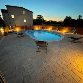 Holiday home “MARKO” with heated pool!, hotell i Nin