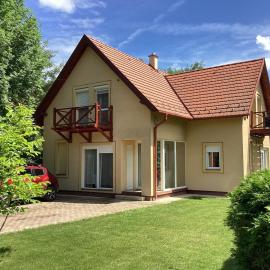 Szigliget Strand mellet levő, csendes, kényelmes ház, hotel v destinácii Szigliget
