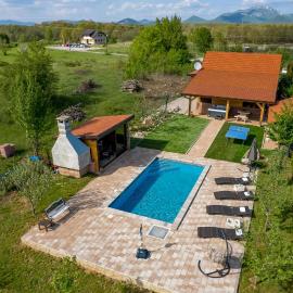 Amazing Home In Lovinac With Sauna, hotel em Lovinac