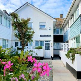 Island View - 3 Bedroom Holiday Cottage - 40m to Porthgwidden Beach - Sleeps 7 - inc FREE Parking, hotel u gradu Sent Ivs