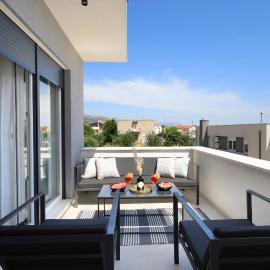 Bonaca apartments with terrace, barbecue and private parking, hotel in Kaštela