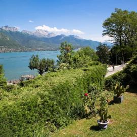 Maison à 30 mètres du lac et piste cyclable, hotel in Sévrier