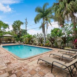 Chic Coastal - Heated Pool per request, Near PGA & Everything!