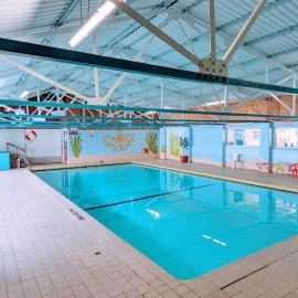 Immaculate Gower Getaway with Pool & Facilities, hotel Swansea-ben