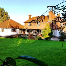 Iffin Farmhouse, hotel i Canterbury