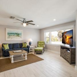 Royal Palm: Pool, 2 Blocks to Beach, Close to Dining & Shopping by Anna Maria Life Vacation Rentals, hotel in Holmes Beach
