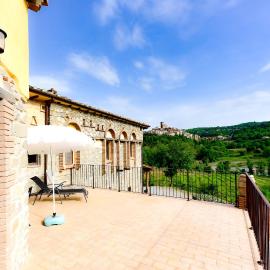 Viesnīca Agriturismo Bio Castello delle Fornaci - Summer Jacuzzi pilsētā Arčidoso