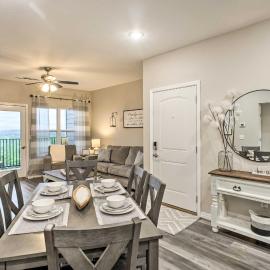 4 Mi to Silver Dollar City: Chic Branson Retreat!, hotelli kohteessa Branson