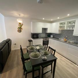 Modern 2 bedroom apartment, with car parking.