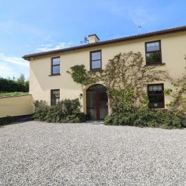 Tilladavin House, hotel in Tomhaggard