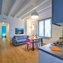Lecco Lake Apartments Villa Liberty、レッコのホテル