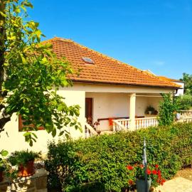Holiday House Lili