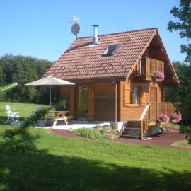 Charmant Chalet Vosgien – Idéal Couple/Curistes – Calme et Nature – Proche Plombières-les-Bains - FR-1-589-230, hotel in Le Val-dʼAjol