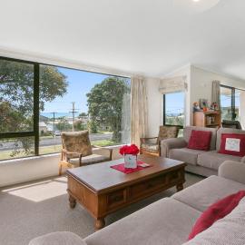 Sweeping Sea Views - Waihi Holiday Home