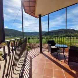 Apartamentos El Pozo, hotelli kohteessa Royuela