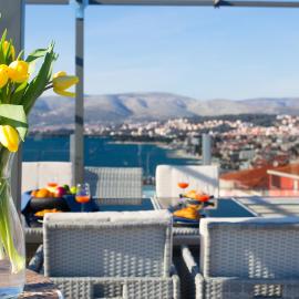 Oceanview Deluxe penthouse apartment with 89m2 living space 90m2 roof terrace