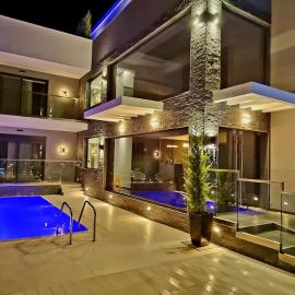 LUXSUITES, hôtel à Ofrynio