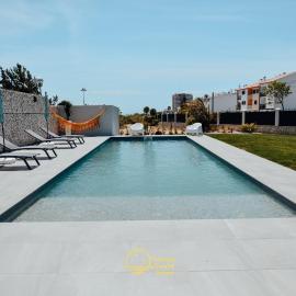 Yellow Sweet Home - Maria, Beatriz e Marbia: Nazaré'de bir otel