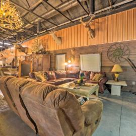 Family Leatherwood Resort Cabin w/ Fire Pit!, Hotel in Dover