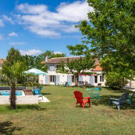 Gite 4 personnes avec piscine entre Saintes et Royan