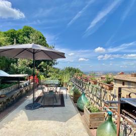 Panoramic Nest In Montalcino, hotel in Montalcino