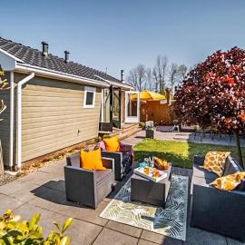 Stunning Home In Tzummarum With Wifi