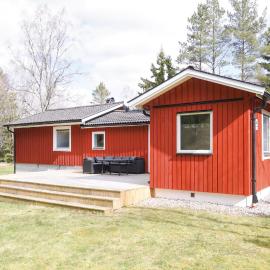 Nice Home In Lilla Edet With Wifi