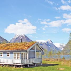 Beach Front Home In Fjærland With House Sea View, hotel in Fjarland