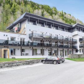 Stunning Apartment In Vossestrand, hotel v mestu Vossestrand