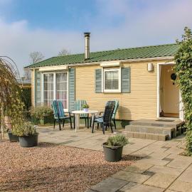 2 Bedroom Nice Home In Tzummarum