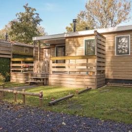2 Bedroom Amazing Home In Tzummarum