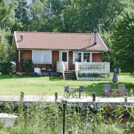 2 Bedroom Cozy Home In Sjötorp: Sjötorp şehrinde bir otel