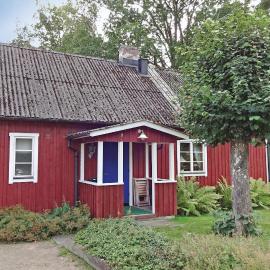 2 Bedroom Beautiful Home In Knäred, hotel em Knäred