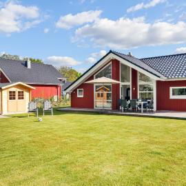 Gorgeous Home In Krems Iiwarderbrück With Sauna