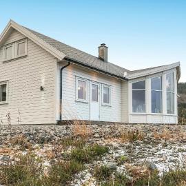 Nice Home In Stadlandet With House Sea View, Hotel in Stadlandet