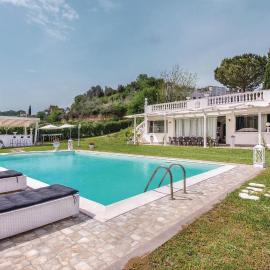 2 Bedroom Stunning Home In Roma