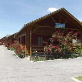 Korondi Kulcsosházak, hotel in Corund