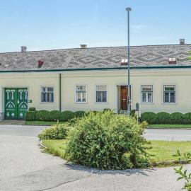 Große Ferienwohnung Sierndorf, hotel Sierndorfban