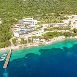 San Nicolas Resort Hotel، فندق في ميكروس جيالوس