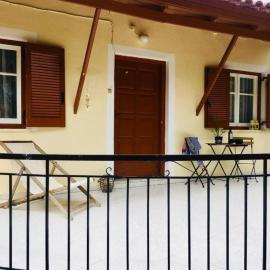 Olive terra holiday aparments, Hotel in Lefkímmi
