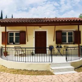 Olive terra holiday aparments, hótel í Lefkímmi