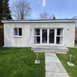 White Cottage - Cosy Holiday Cottage in Drymen, Loch Lomond & Trossachs with free parking on private driveway、ドライメンのホテル