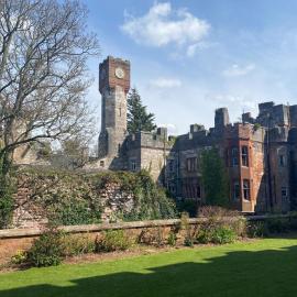 Ruthin Castle Hotel and Spa, хотел в Рутин