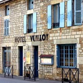 Logis Hôtel Vuillot, hotel di Cuiseaux